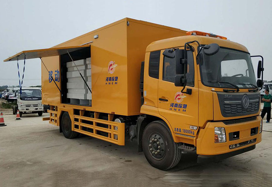 東風(fēng)天錦移動(dòng)凈水車(chē)